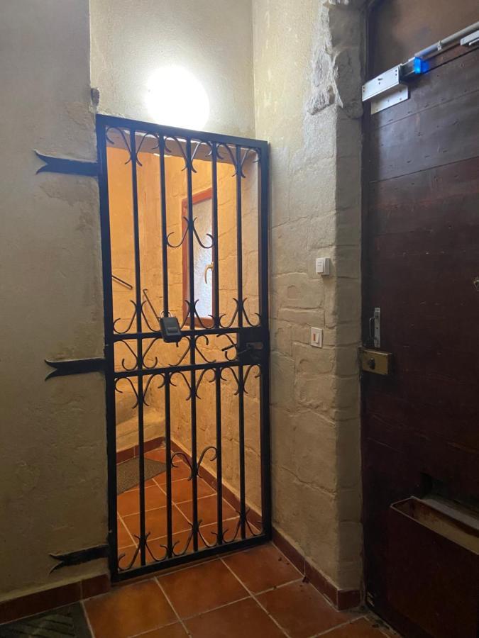 Appartement A 50 M De La Place Aux Herbes Uzès المظهر الخارجي الصورة